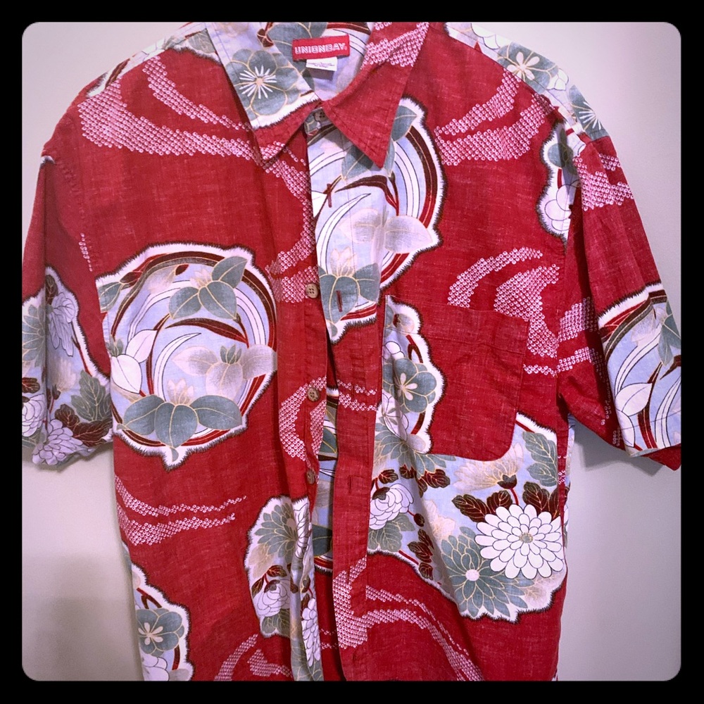 Men’s size L fun button down.